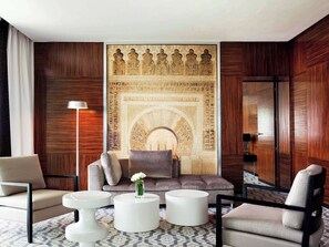 Ropa de cama de alta calidad y minibar 