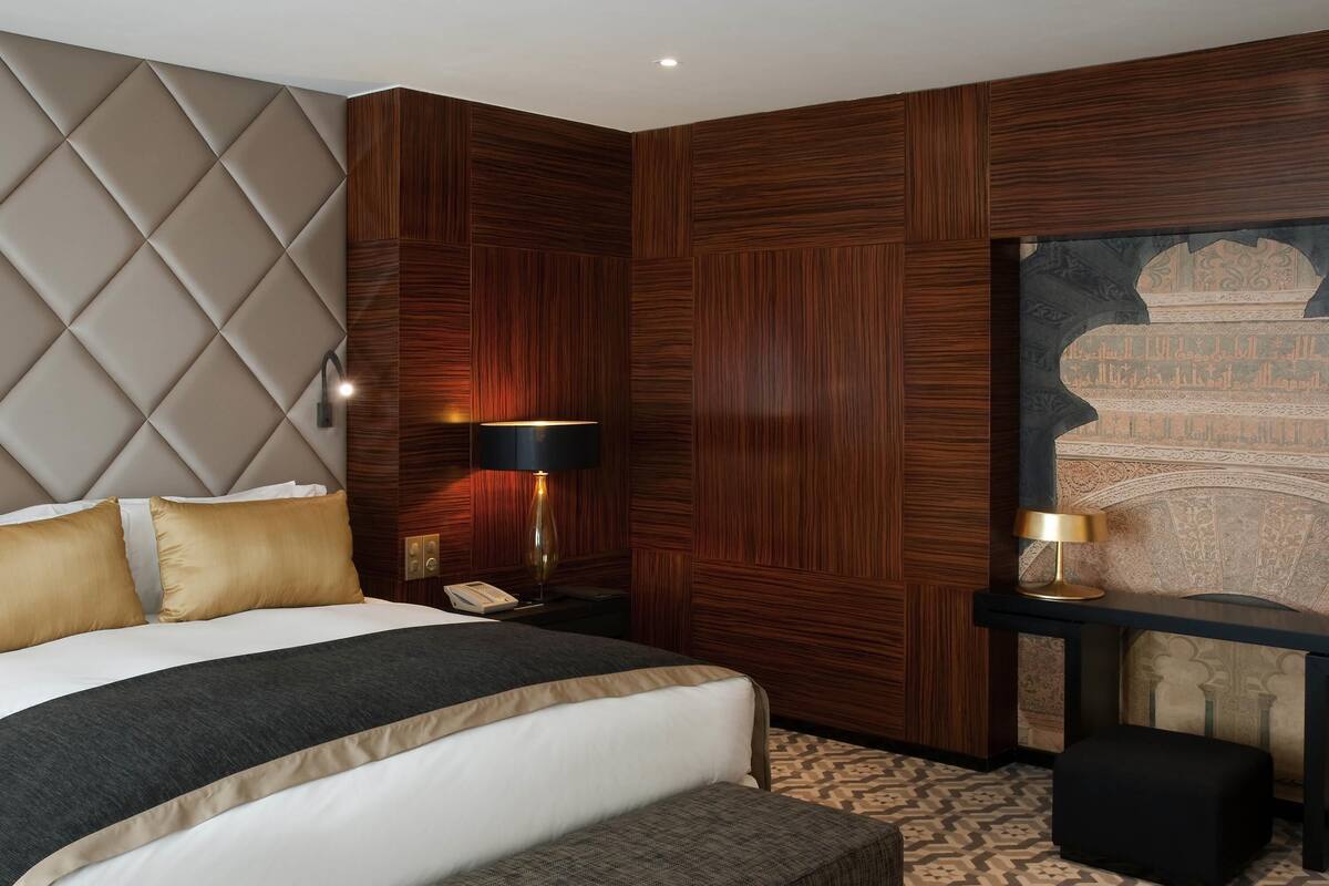 Suite Club, 1 trÚs grand lit, accÚs au bar-salon (Prestige) | Literie de qualité, minibar, coffre-fort