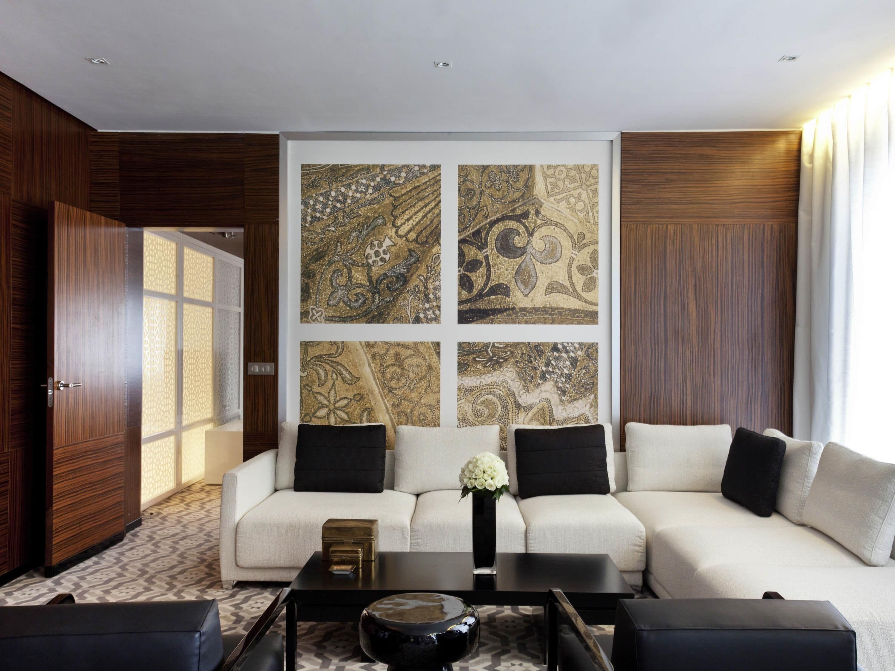 Club Suite, 1 King Bed, Club Lounge Access (Prestige) | Premium bedding, minibar, in-room safe, laptop workspace