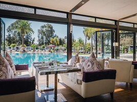 4 Restaurants; Frühstück, Mittagessen und Abendessen werden serviert
