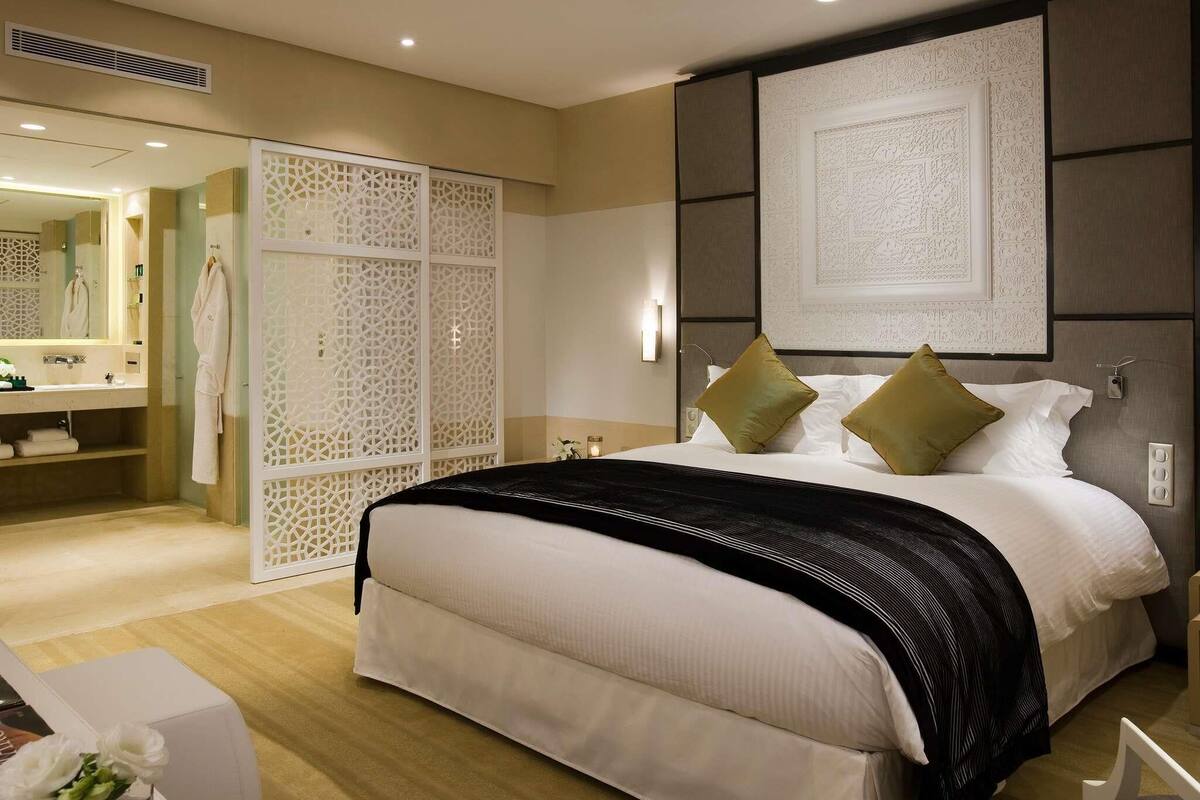 Junior Suite, 1 King Bed, Club lounge access