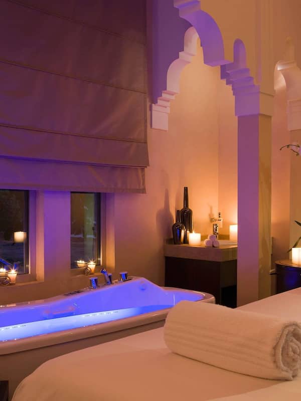 Couples treatment rooms, sauna, steam room, body treatments