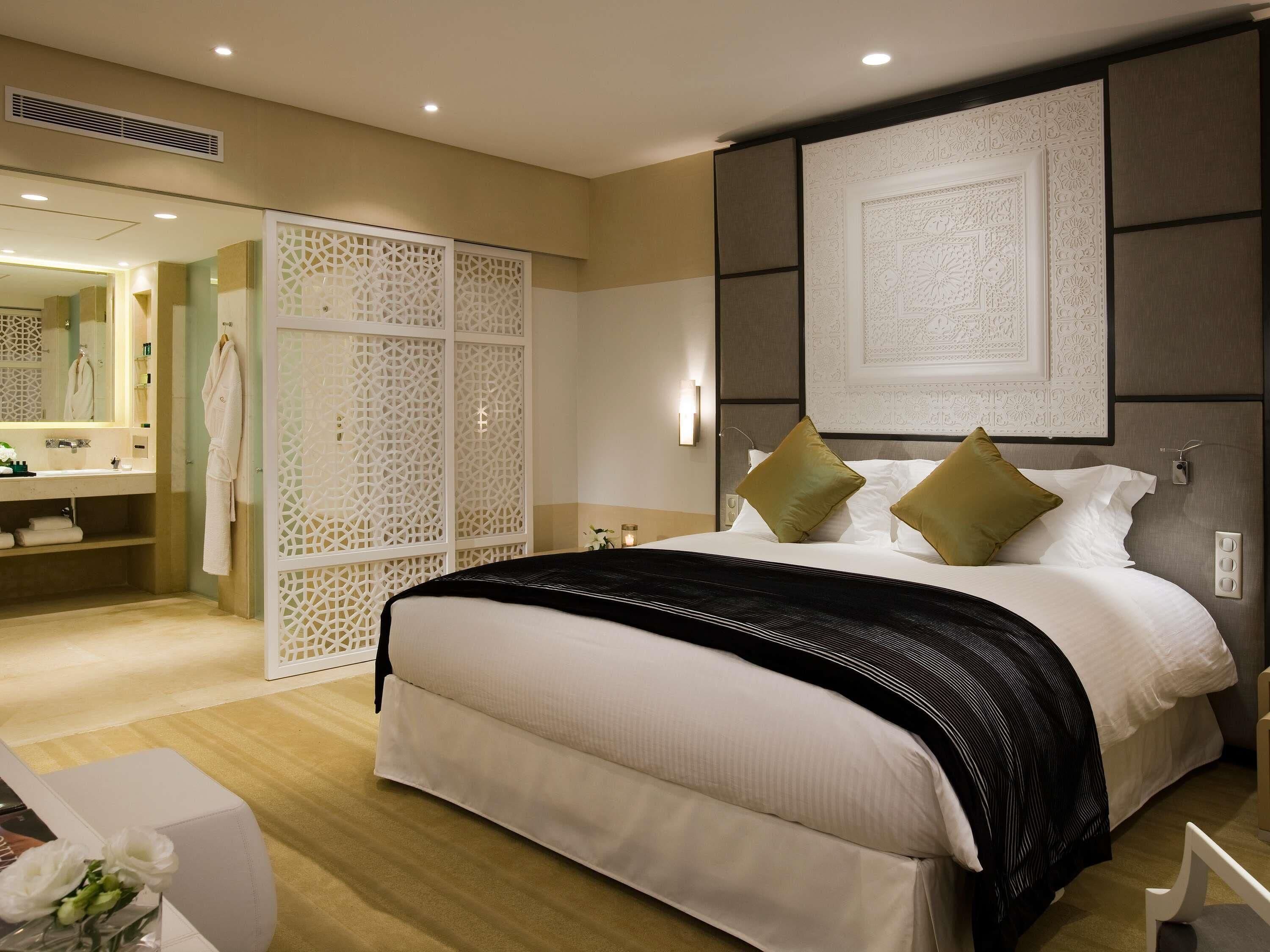 Junior suite, 1 kingsize bed, toegang tot de clublounge | Luxe beddengoed, een minibar, een kluis op de kamer, een laptopwerkplek