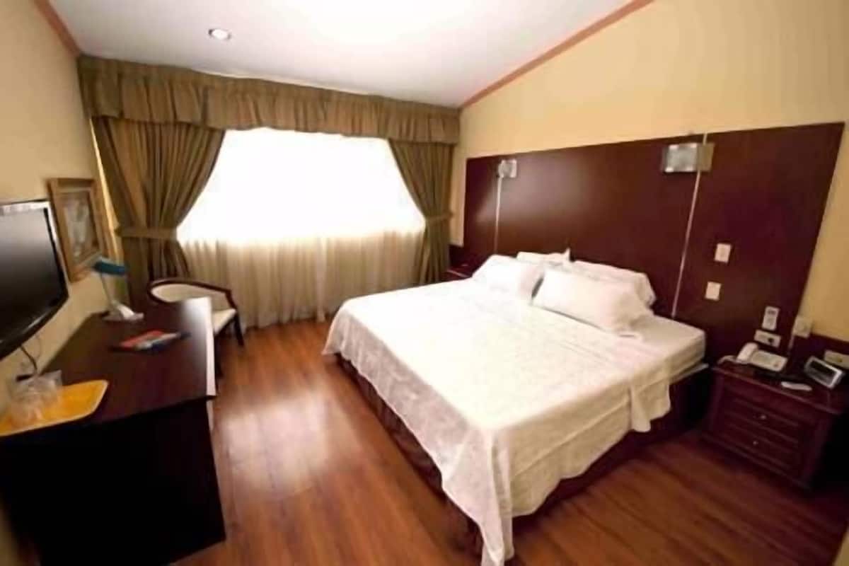 In-room safe, desk, iron/ironing board, cots/infant beds