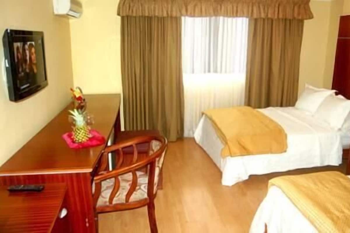 In-room safe, desk, iron/ironing board, cribs/infant beds