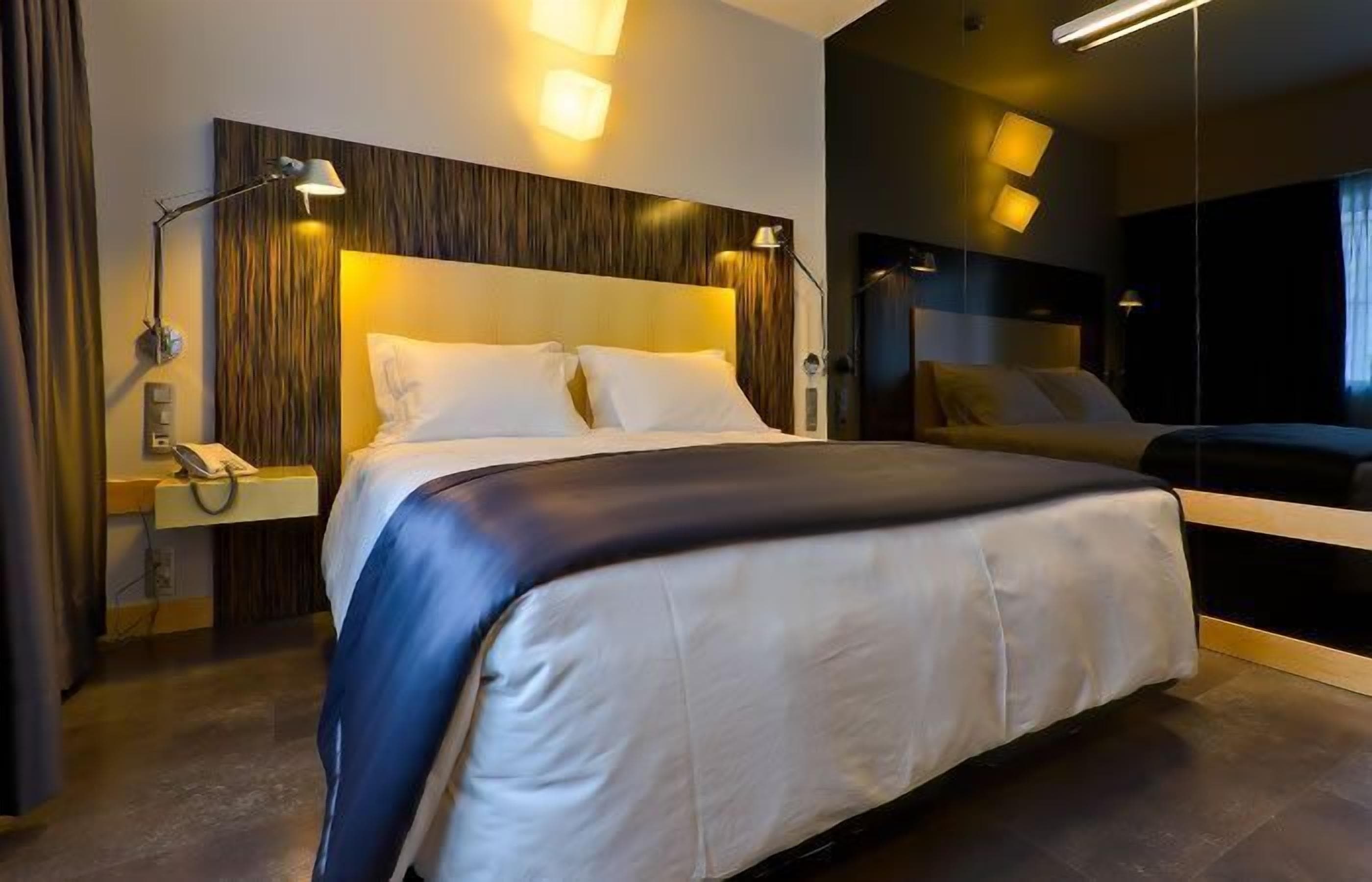 double room | minibar, in-room safe, desk, laptop workspace