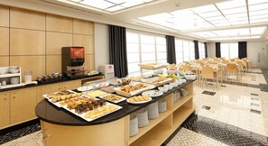 Daily continental breakfast (EUR 8.5 per person)