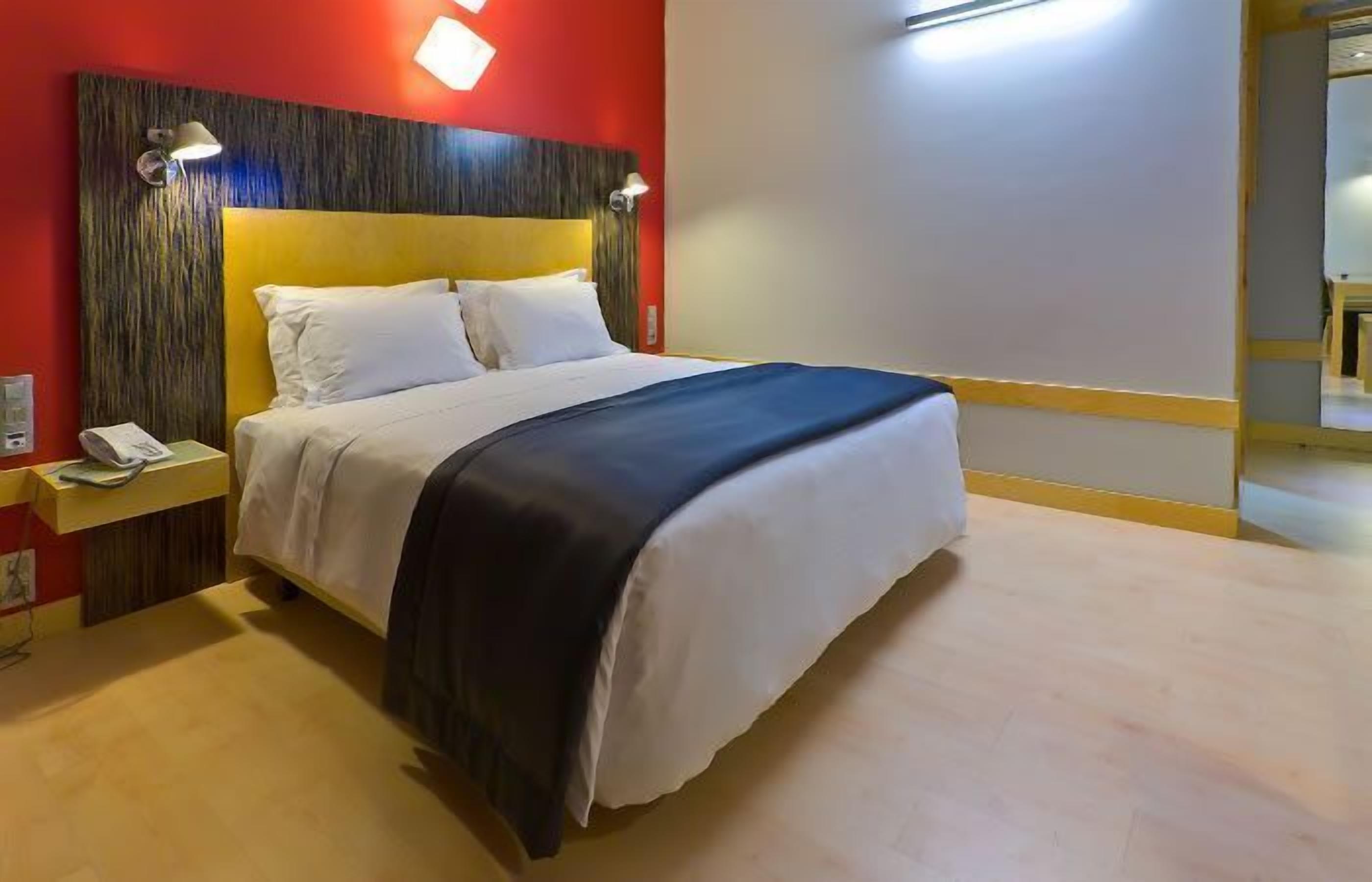 double room | minibar, in-room safe, desk, laptop workspace