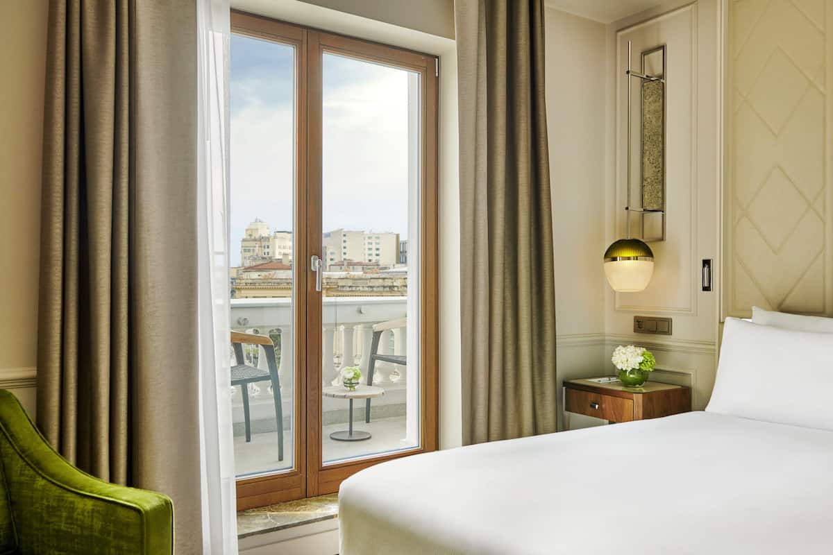 classic room, 1 king bed (furnished balcony) | 1 bedroom, premium bedding, minibar, in-room safe