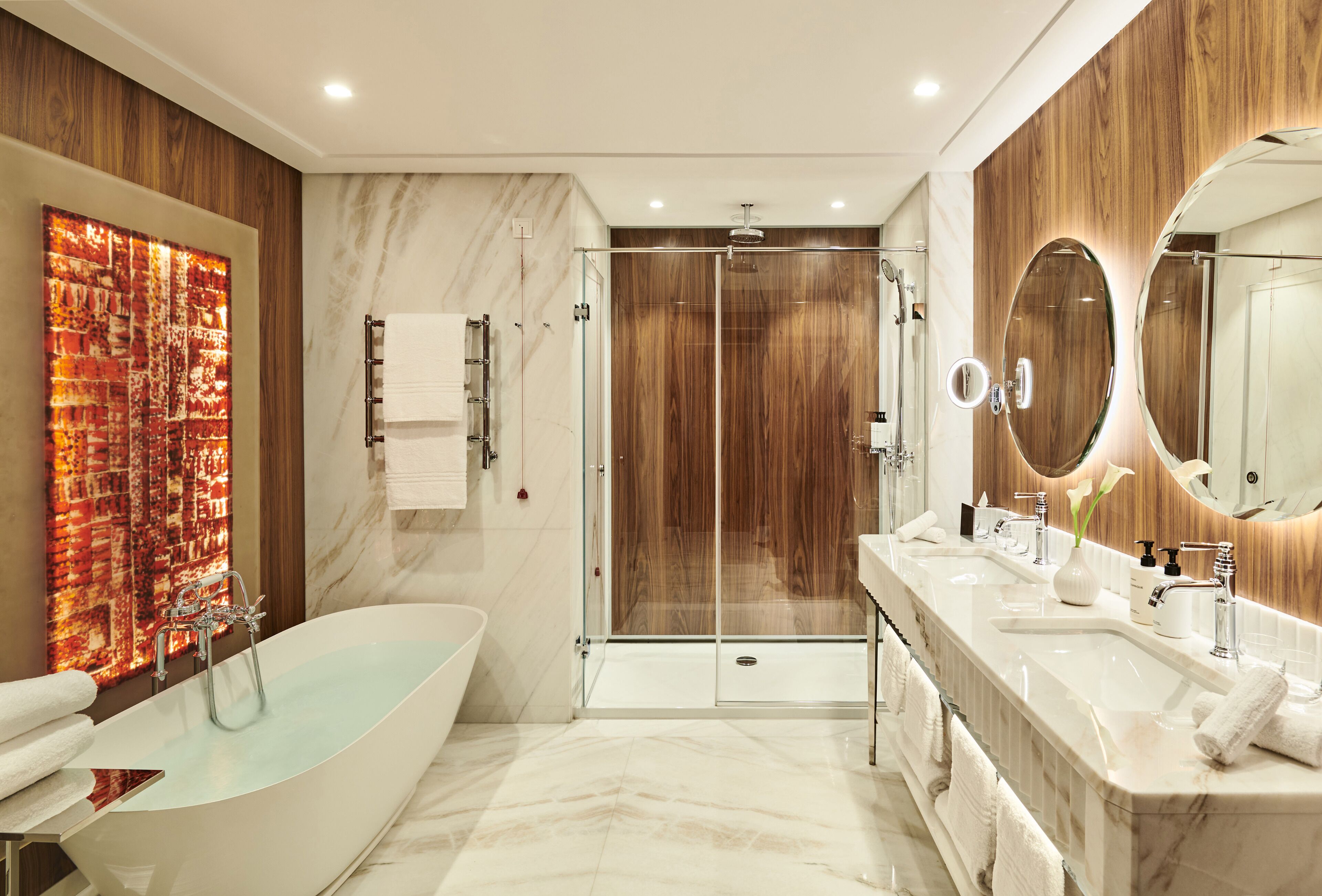 royal suite | bathroom | free toiletries, hair dryer, slippers, towels
