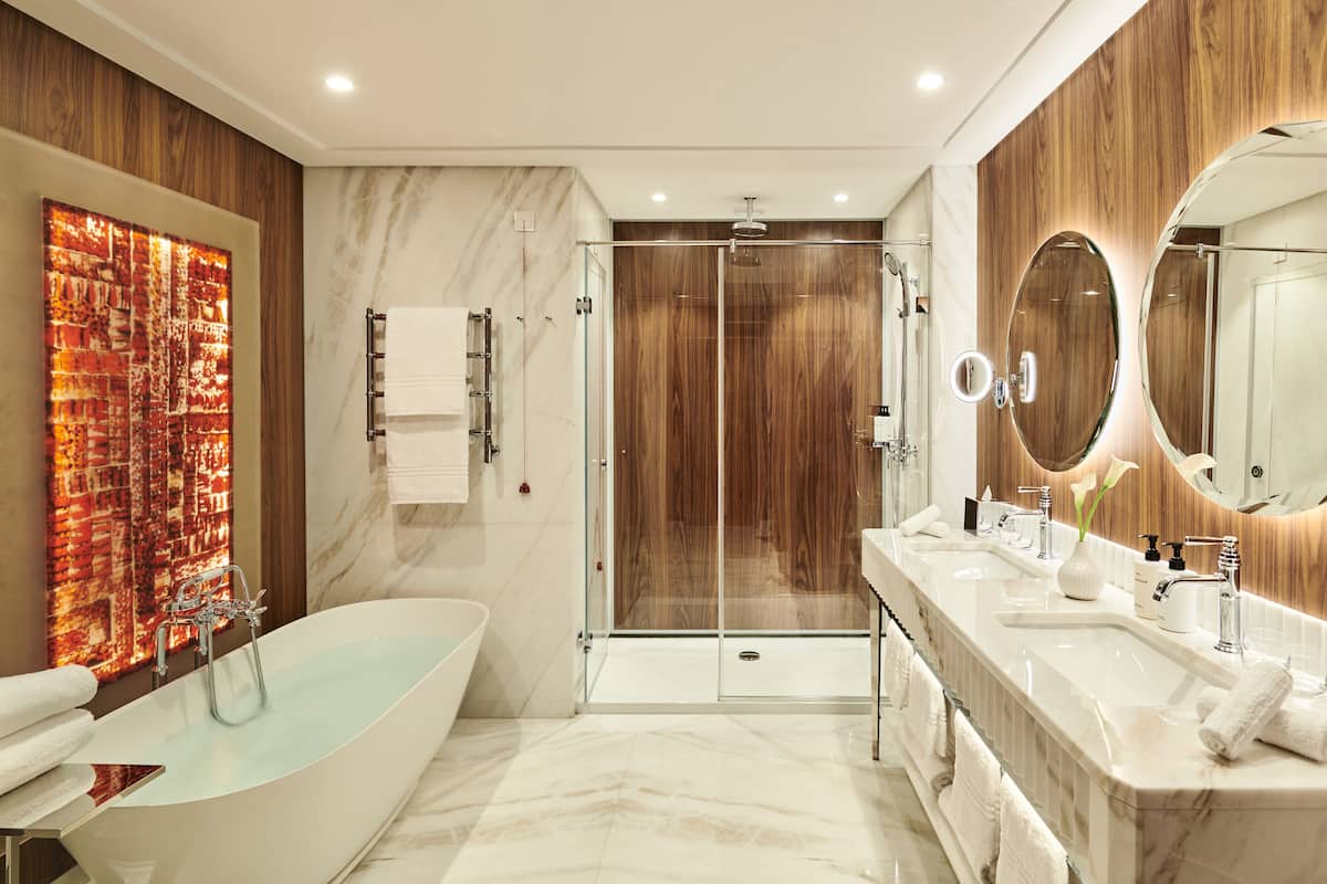 royal suite | bathroom | free toiletries, hair dryer, slippers, towels