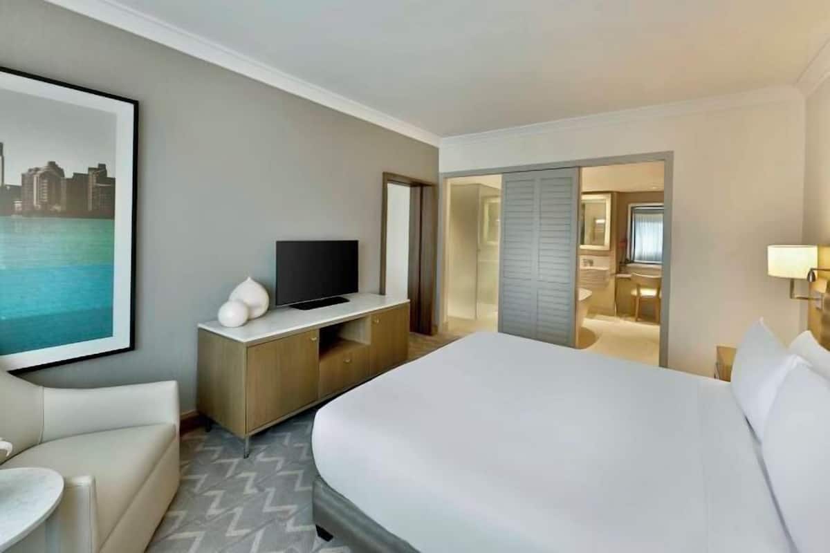 Premium bedding, minibar, in-room safe, desk