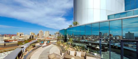 Suite présidentielle, 1 très grand lit, terrasse | Vue de la chambre