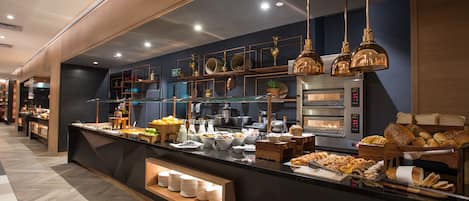 Daily buffet breakfast (ZAR 250 per person)