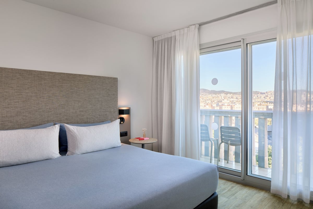 1 bedroom, premium bedding, down comforters, minibar