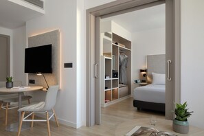 Luxe beddengoed, donzen dekbedden, een minibar, een kluis op de kamer