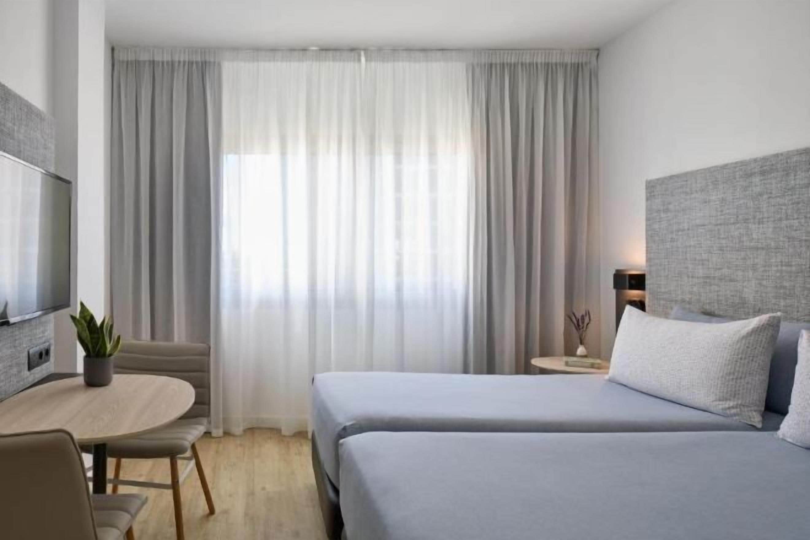 Premium bedding, down comforters, minibar, in-room safe