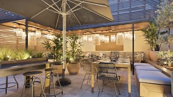 Tempat makan outdoor