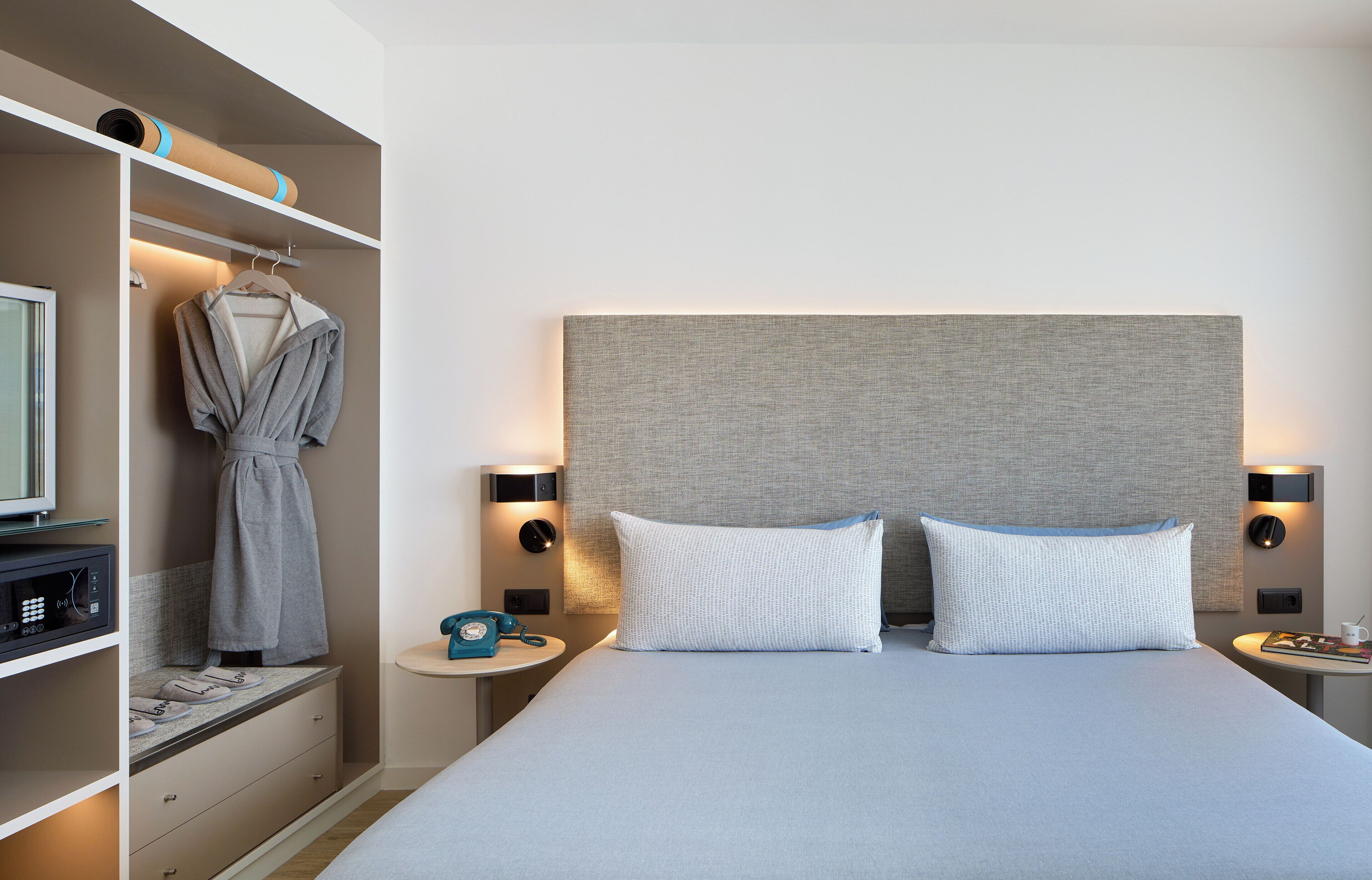 Premium bedding, down comforters, minibar, in-room safe
