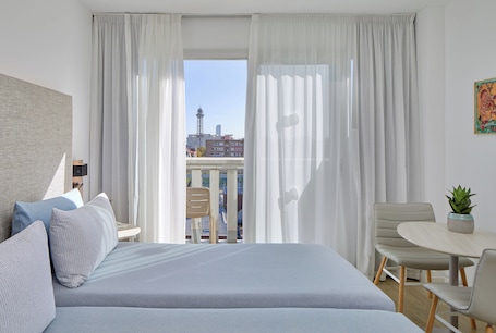 Premium bedding, down duvets, minibar, in-room safe. INNSiDE by Melia Barcelona Apolo