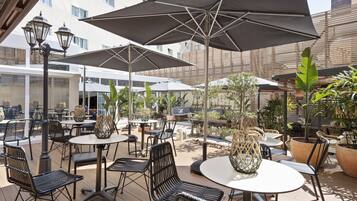 Tempat makan outdoor