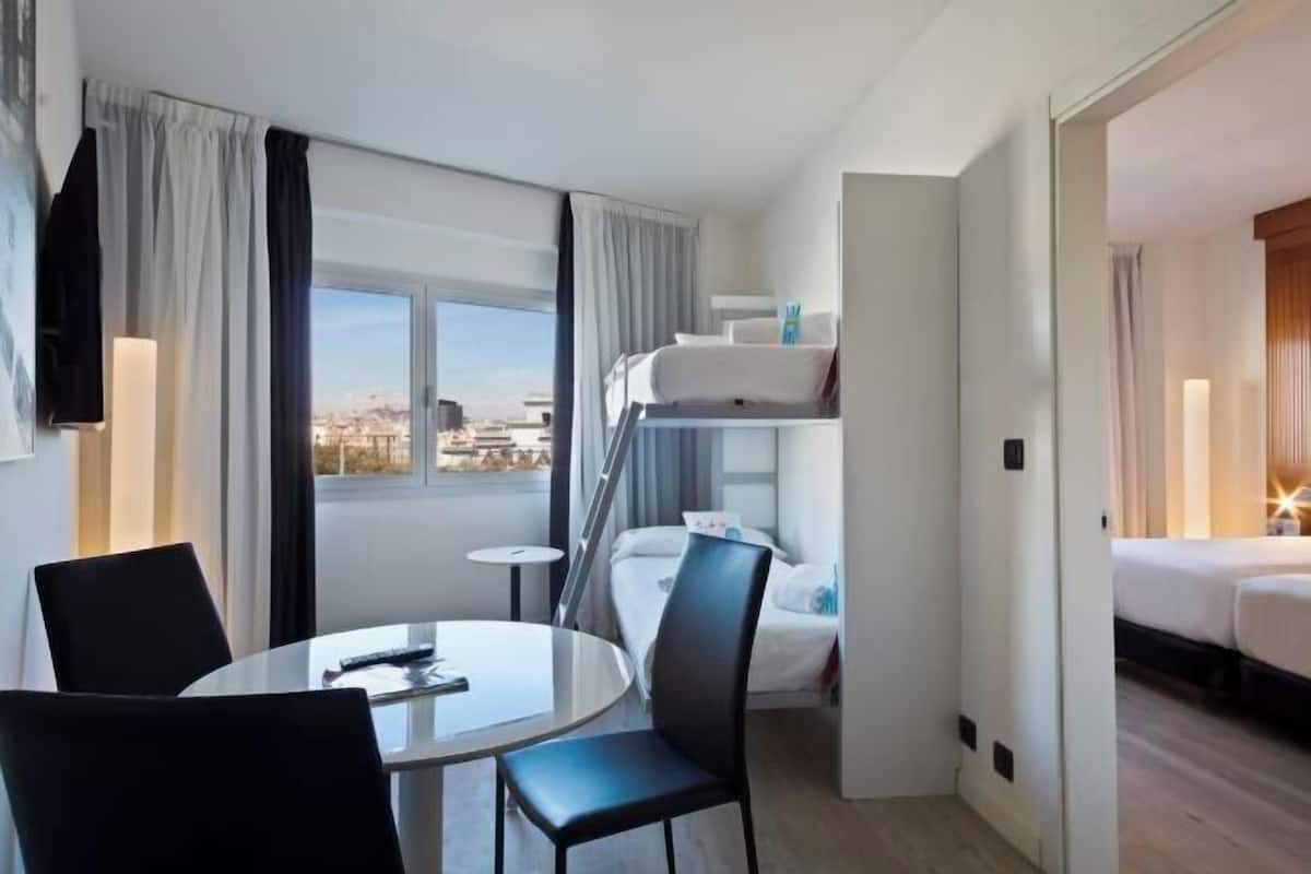 1 bedroom, premium bedding, down comforters, minibar
