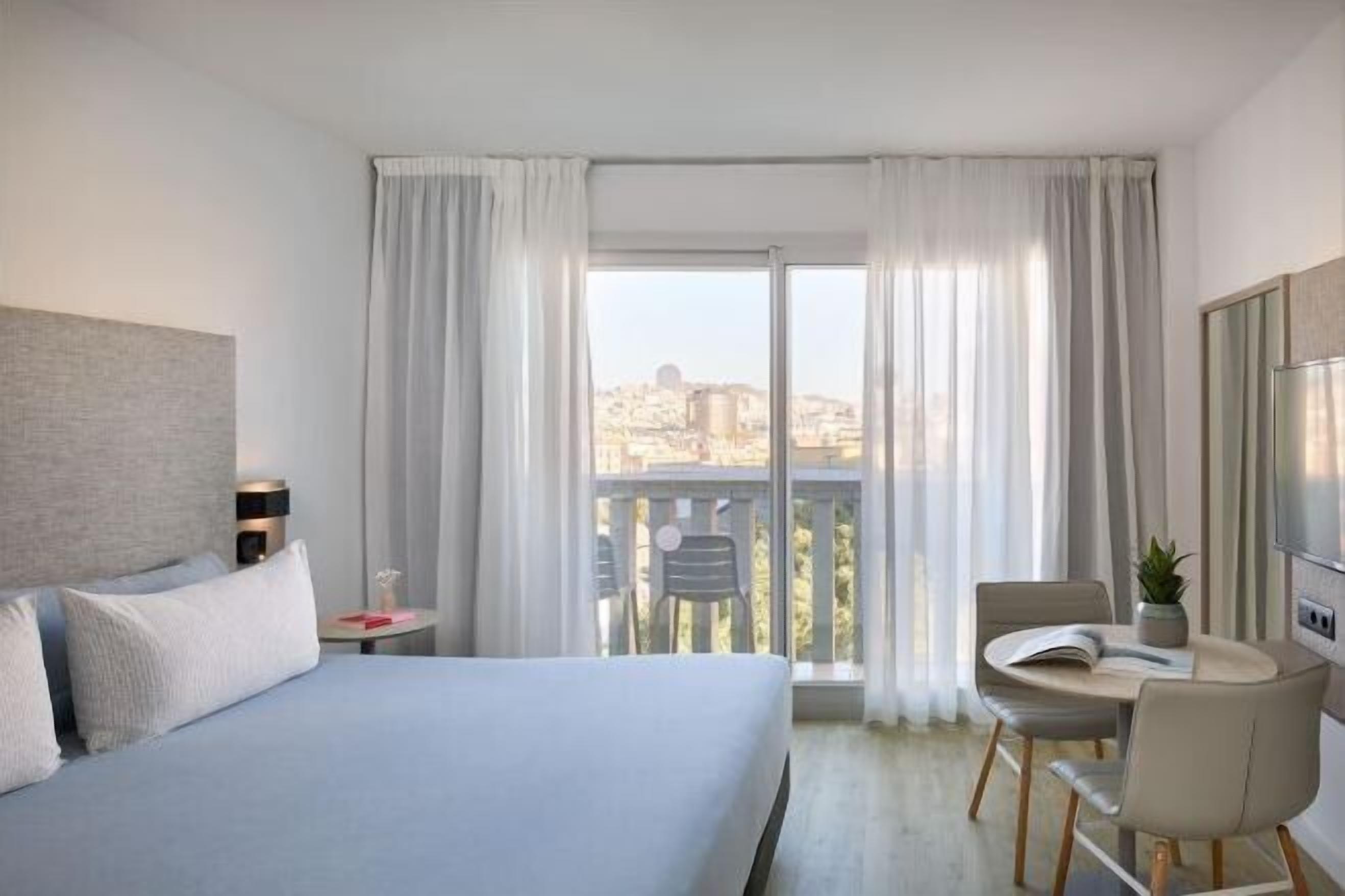 Premium bedding, down comforters, minibar, in-room safe
