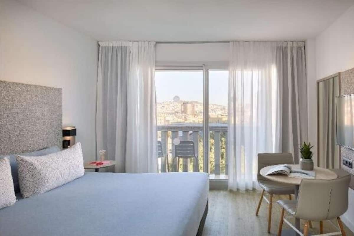 1 bedroom, premium bedding, down comforters, minibar