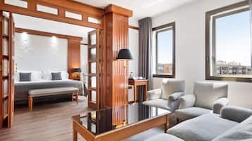 Suite junior, 1 cama King size, para no fumadores (Living Room) | Minibar, caja de seguridad en la habitación y escritorio