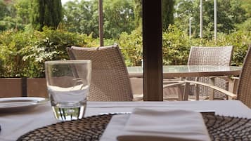 Der serveres morgenmad og aftensmad