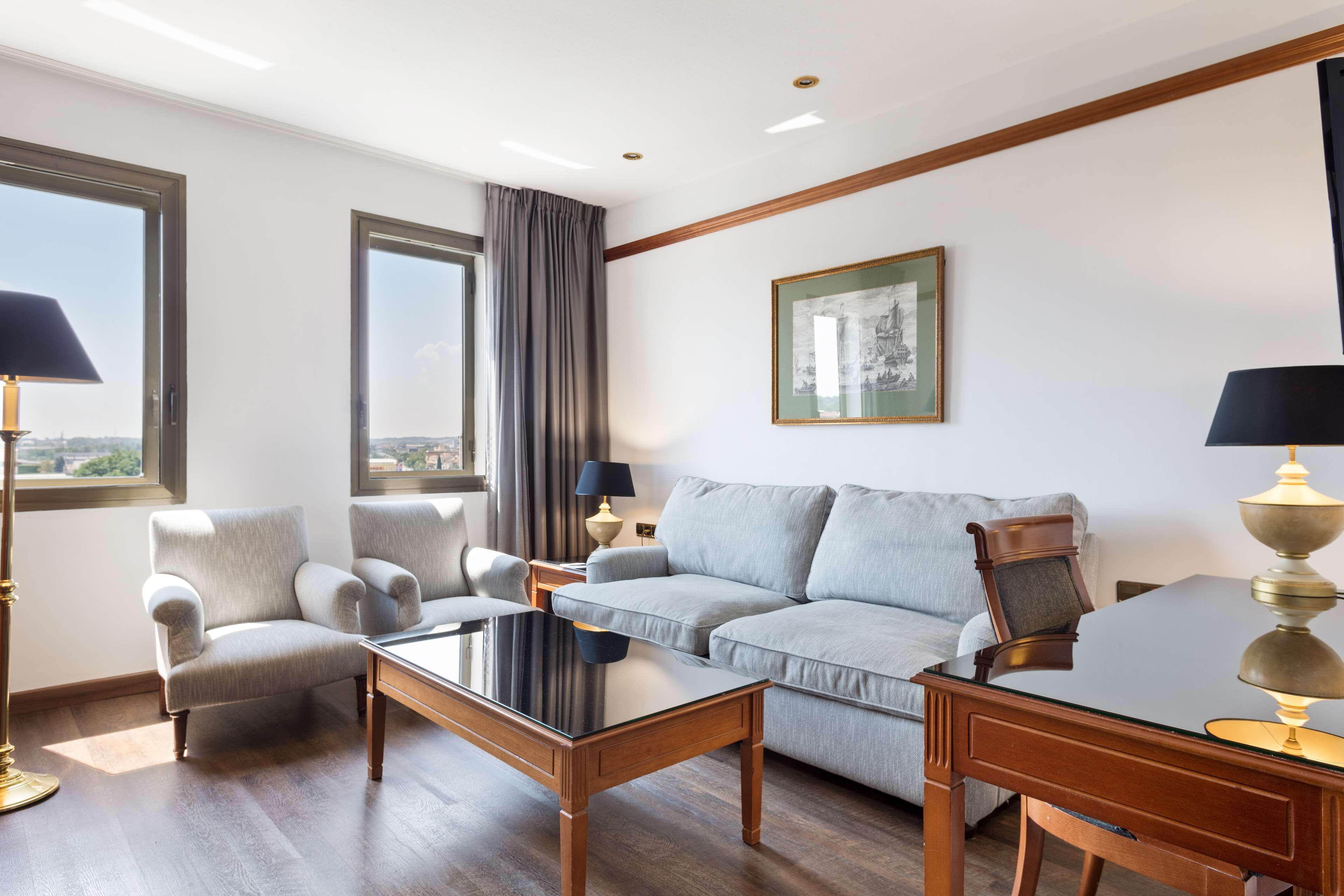 junior suite, 1 king bed, non smoking (living room) | minibar, in-room safe, desk, laptop workspace