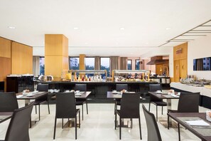 Daily buffet breakfast (EUR 16 per person) - Best Western Premier CMC Girona (Girona)