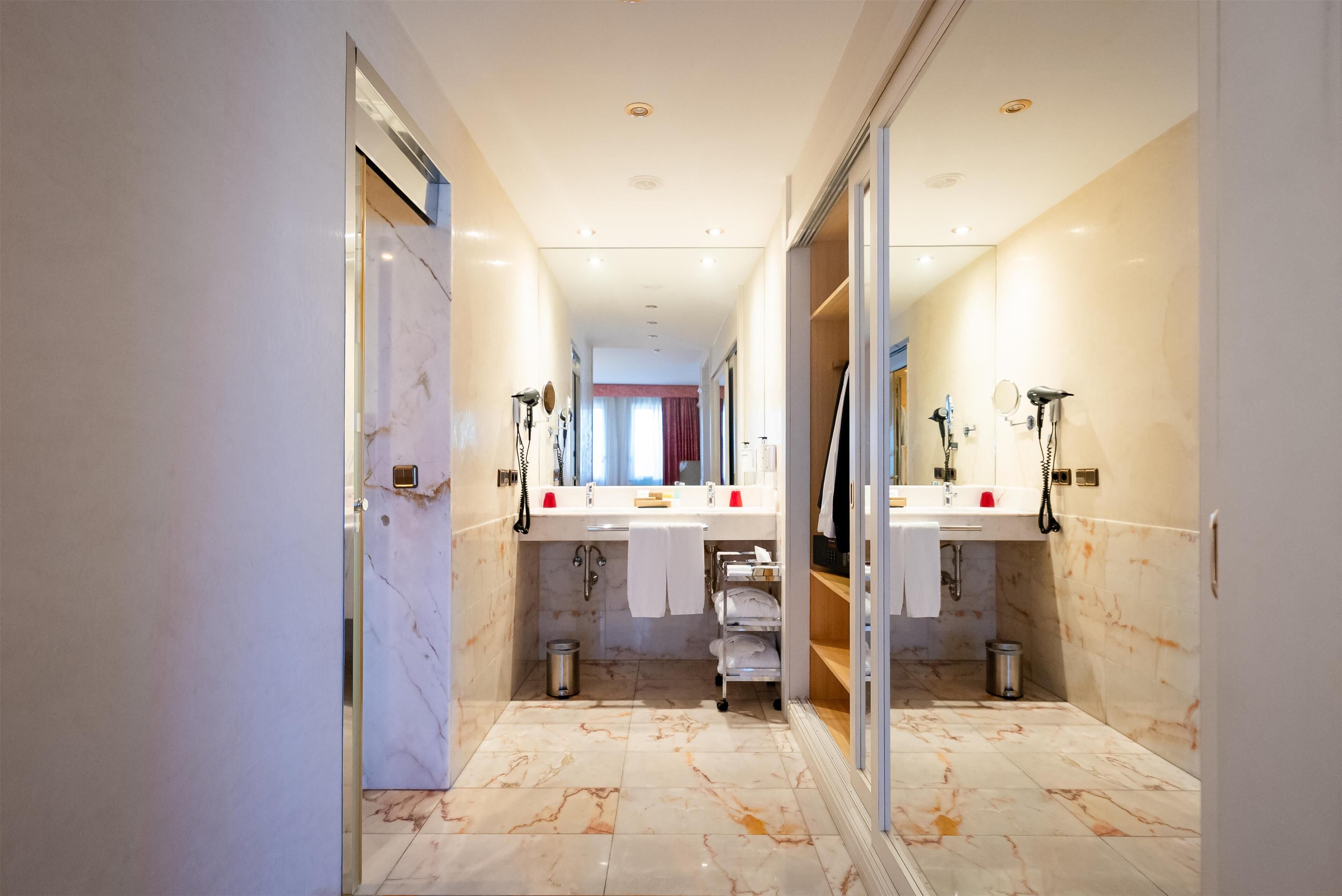 junior suite, 1 king bed, non smoking (living room) | bathroom | combined shower/bathtub, designer toiletries, hair dryer, bidet