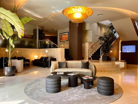 Recepción. Best Western Premier CMC Girona