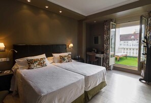 Down duvets, in-room safe, desk, blackout curtains - Hotel Moderno Puerta del Sol (Madrid)