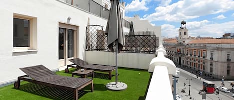 Habitación doble, 1 cama doble o 2 individuales, terraza (Frontal) | Vistas a la ciudad