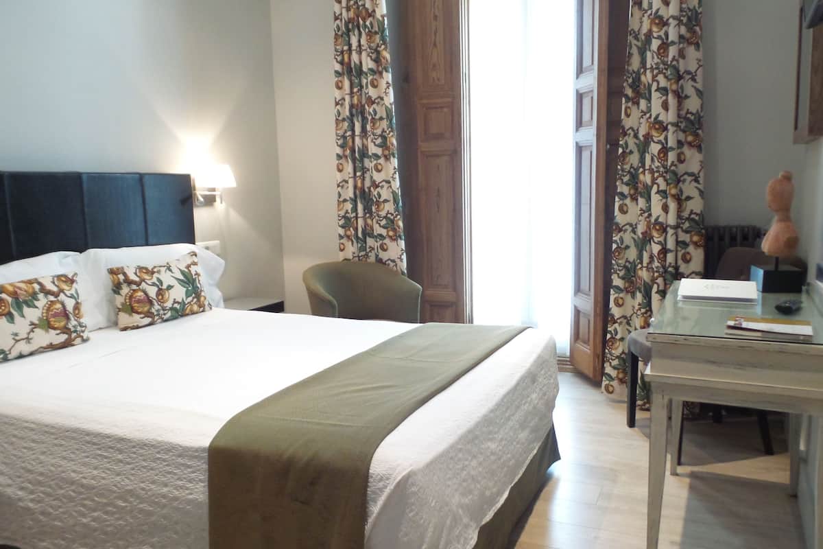 Down duvets, in-room safe, desk, blackout curtains