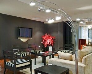 Lobby sitting area - Hotel Moderno Puerta del Sol (Madrid)