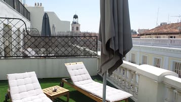 Double Room, 1 Double or 2 Twin Beds, Terrace (Frontal) | City view
