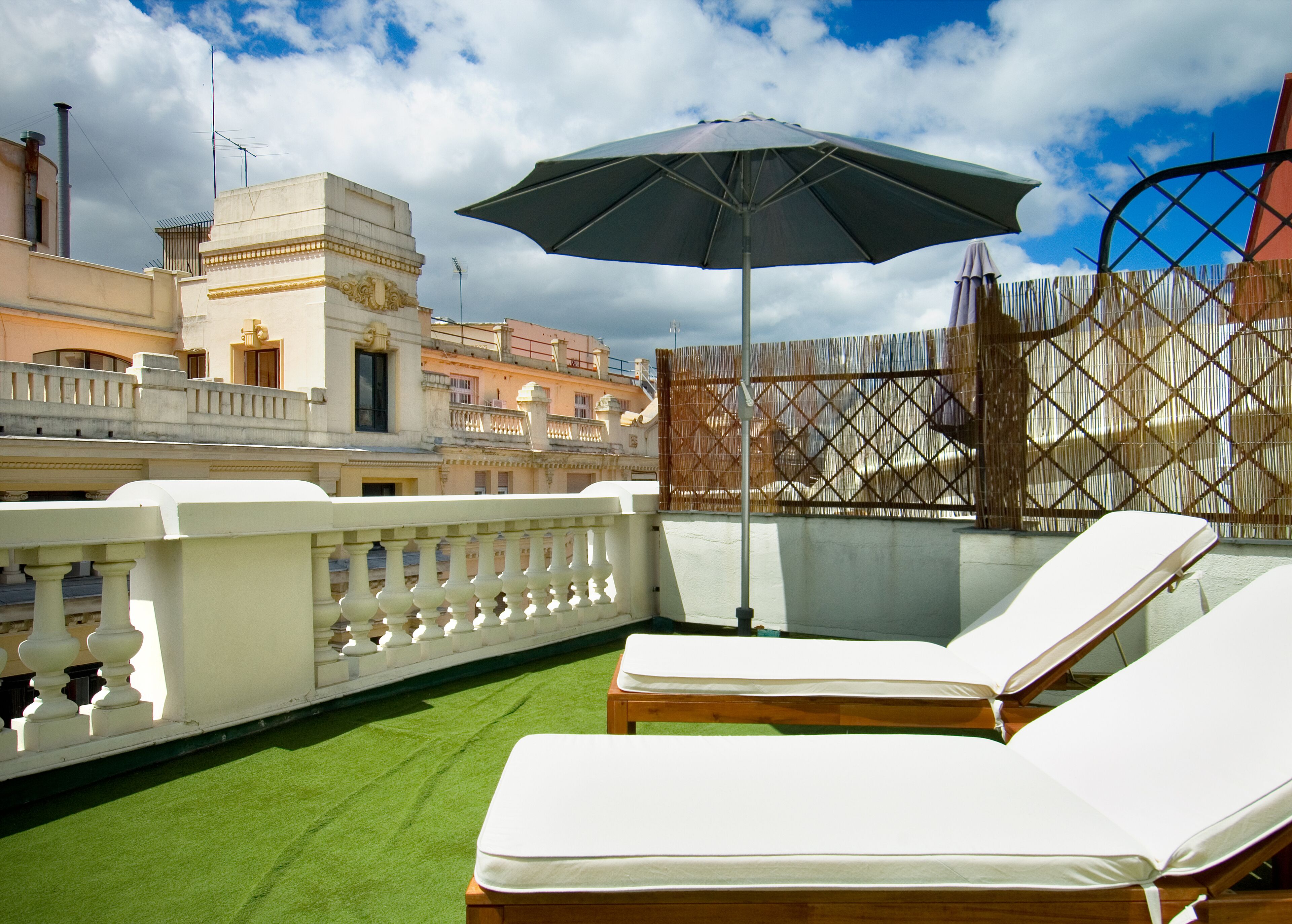 double room, 1 double or 2 single beds, terrace (frontal) | city view