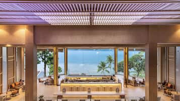 2 restaurants, lunch, dinner, brunch served; international cuisine