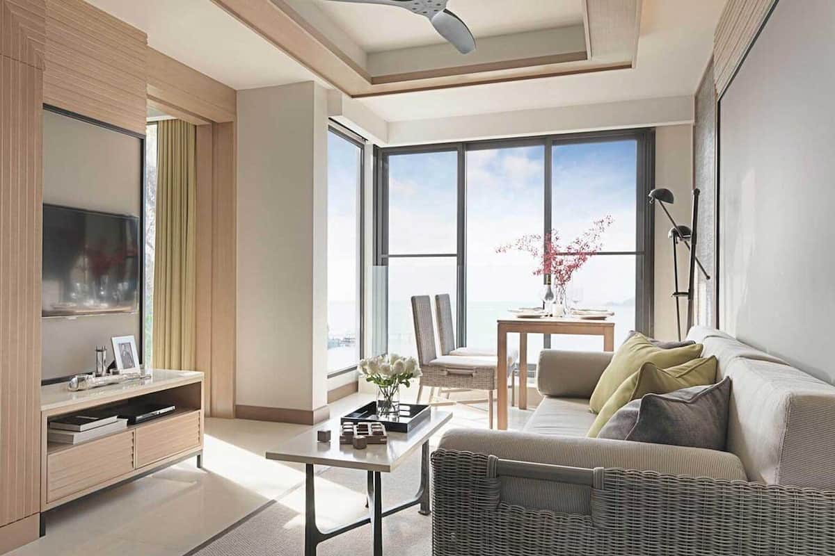 One Bedroom Suite Ocean View Coral Lounge