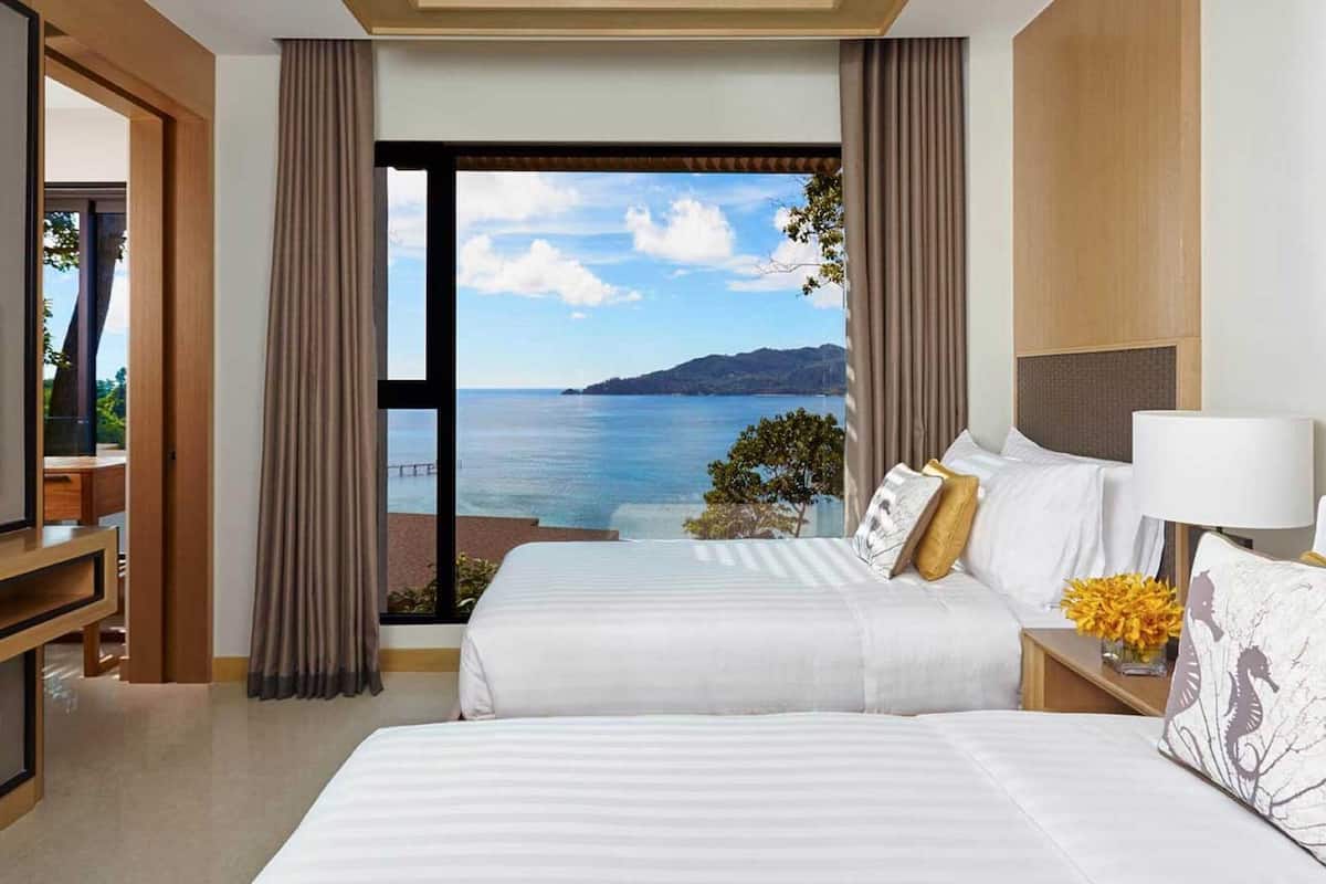 suite, 2 bedrooms (ocean coral lounge) | minibar, in-room safe, desk, laptop workspace