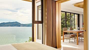 Minibar, in-room safe, desk, laptop workspace