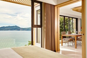 Minibaari, tallelokero huoneessa, työpöytä