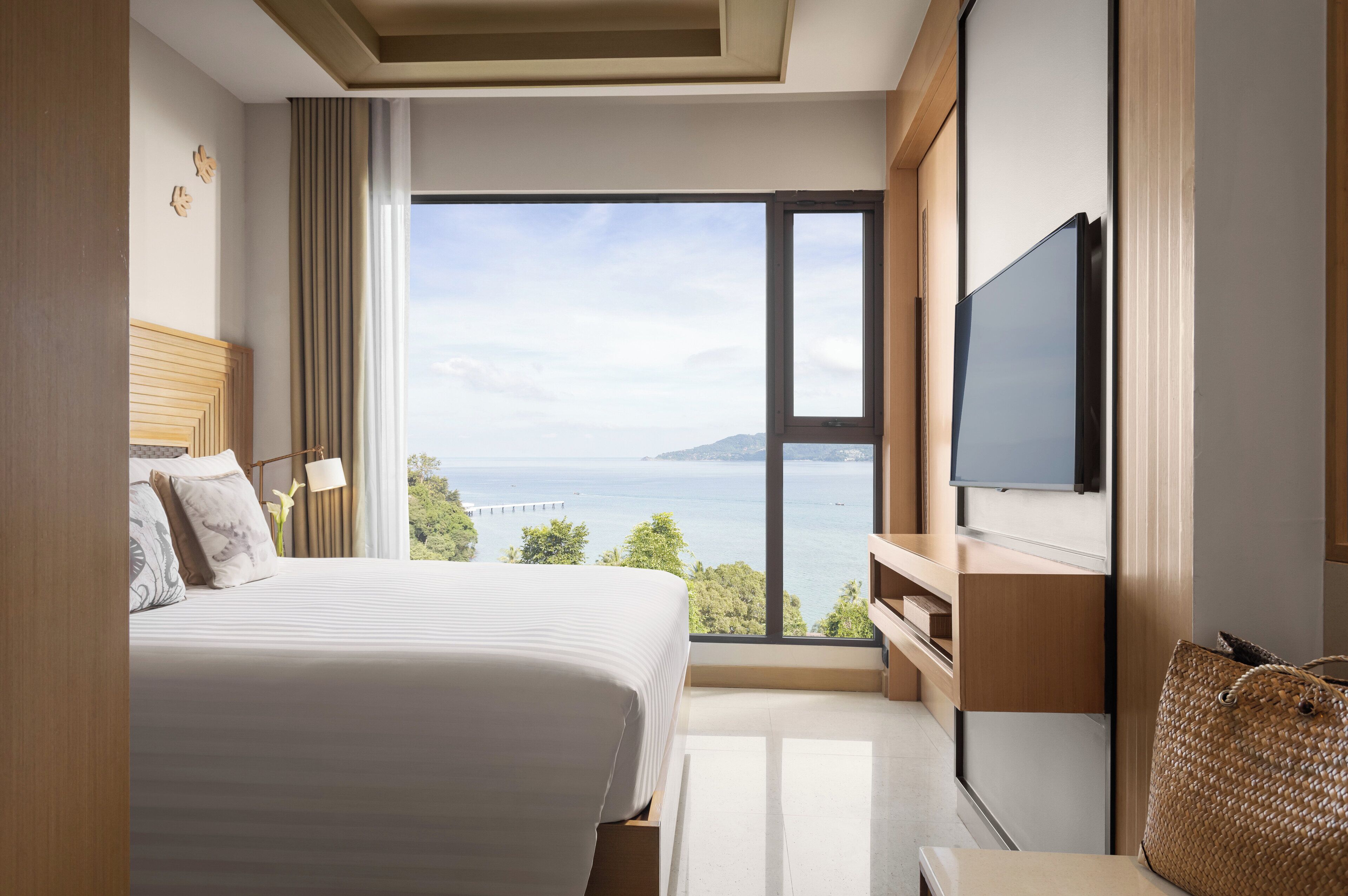 One Bedroom Suite Ocean View Coral Lounge