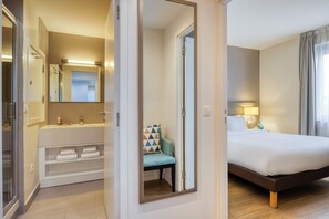 Apartment, 2 Bedrooms | In-room safe, individually decorated, desk, blackout drapes