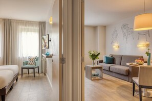 In-room safe, individually decorated, desk, blackout drapes - Citadines Toison d'Or Brussels (Brussels)