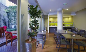 Daily continental breakfast (EUR 15 per person)