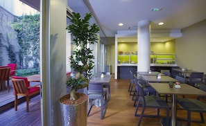 Daily continental breakfast (EUR 15 per person)